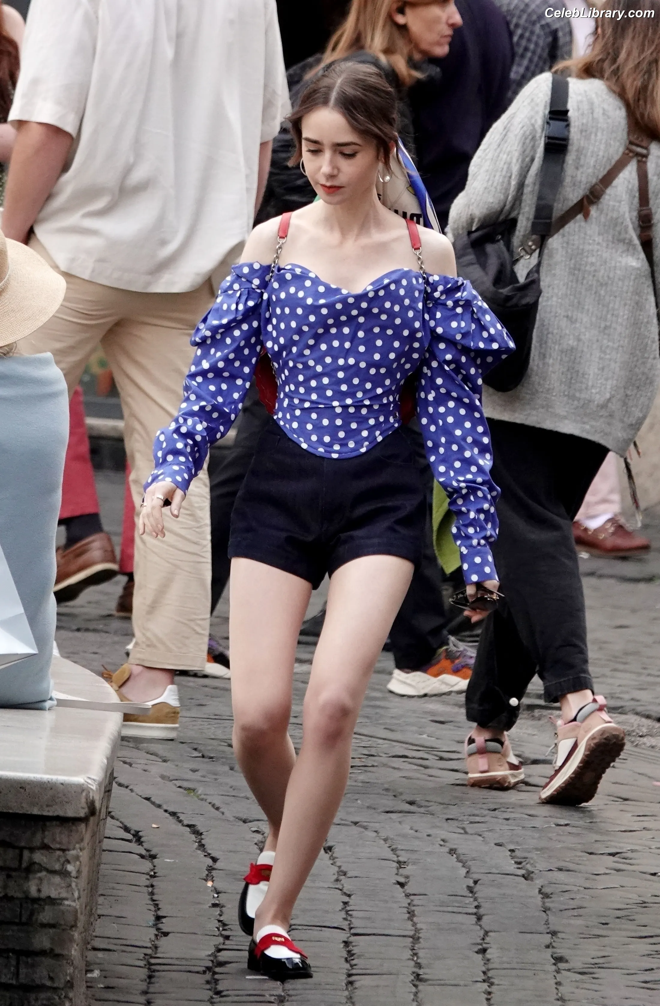 Lily Collins photo 2 of 837