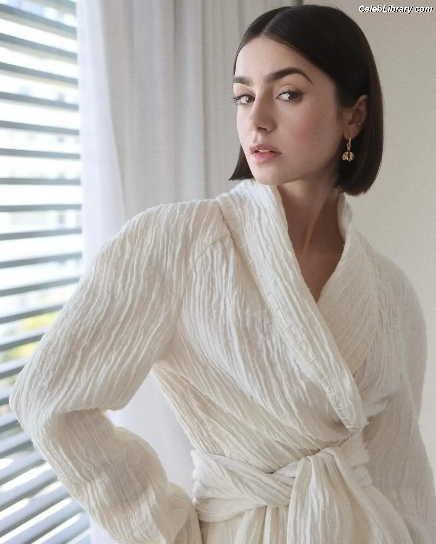 Lily Collins photo 24 of 837