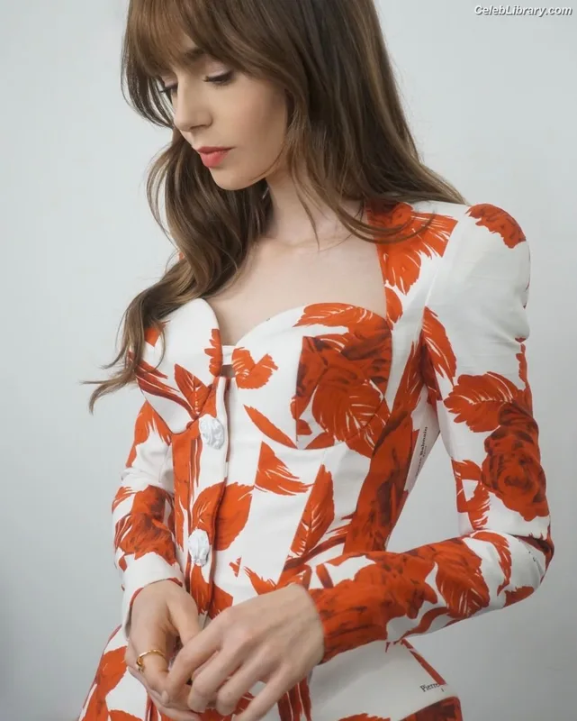 Lily Collins photo 7 of 838