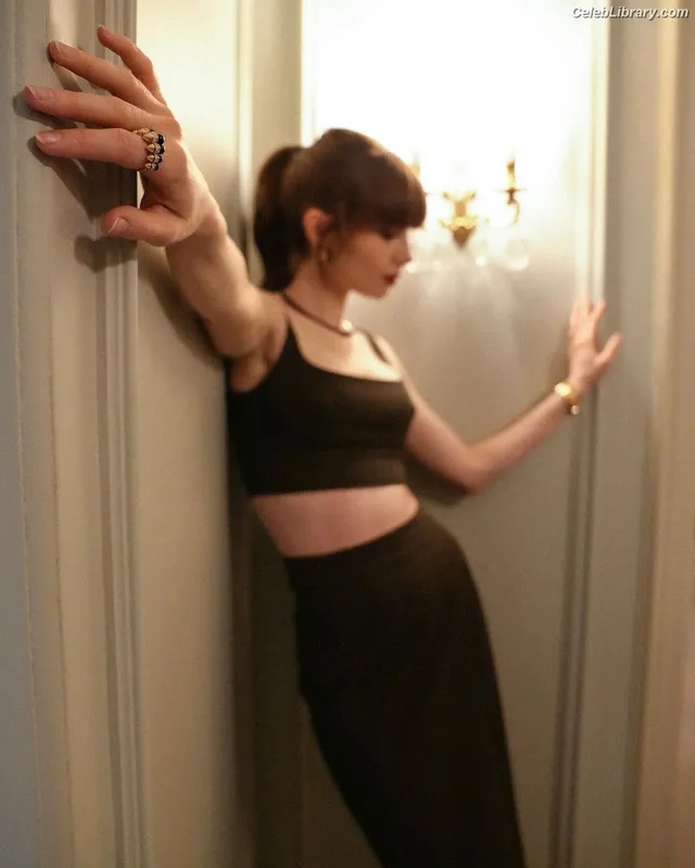 Lily Collins photo 17 of 838