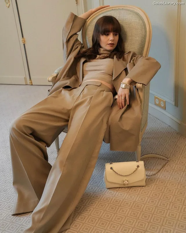 Lily Collins photo 19 of 838