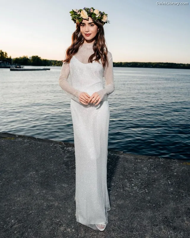 Lily Collins photo 2 of 838