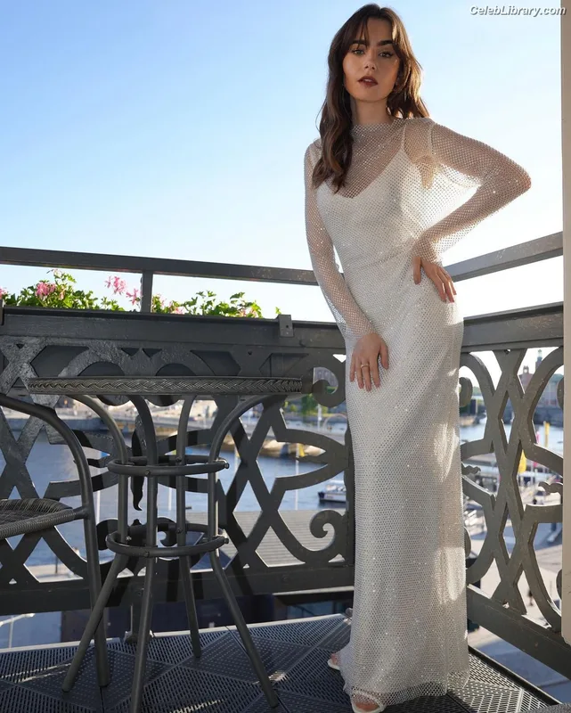 Lily Collins photo 3 of 838