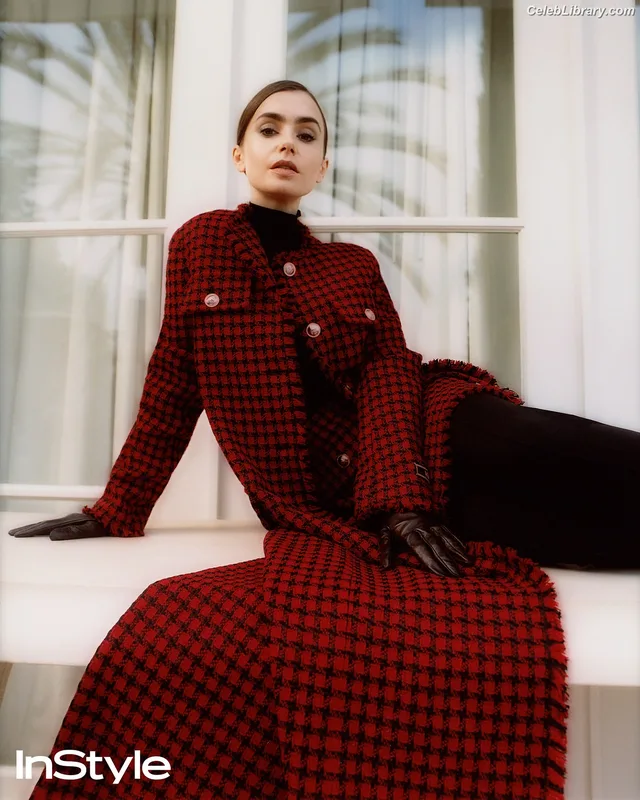 Lily Collins photo 2 of 838