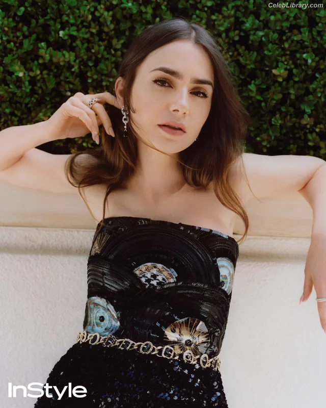 Lily Collins photo 3 of 838
