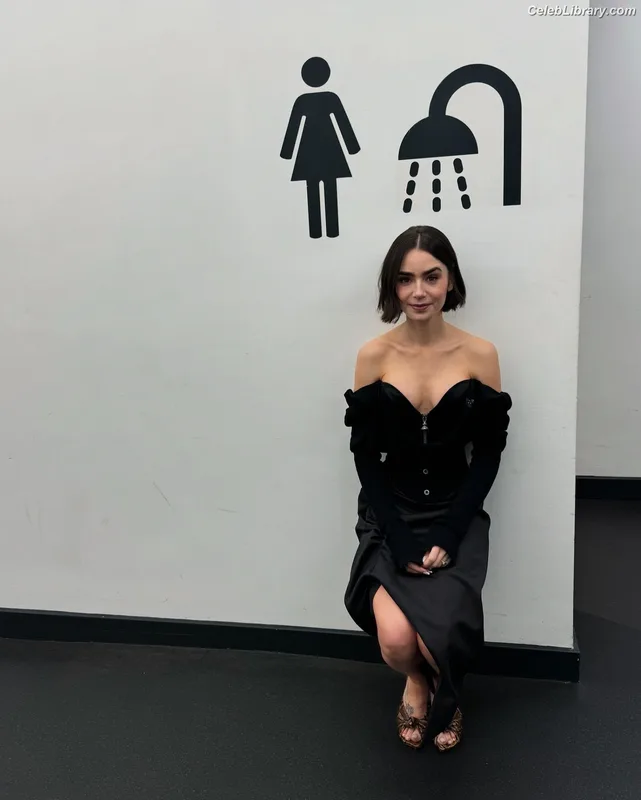 Lily Collins photo 7 of 838