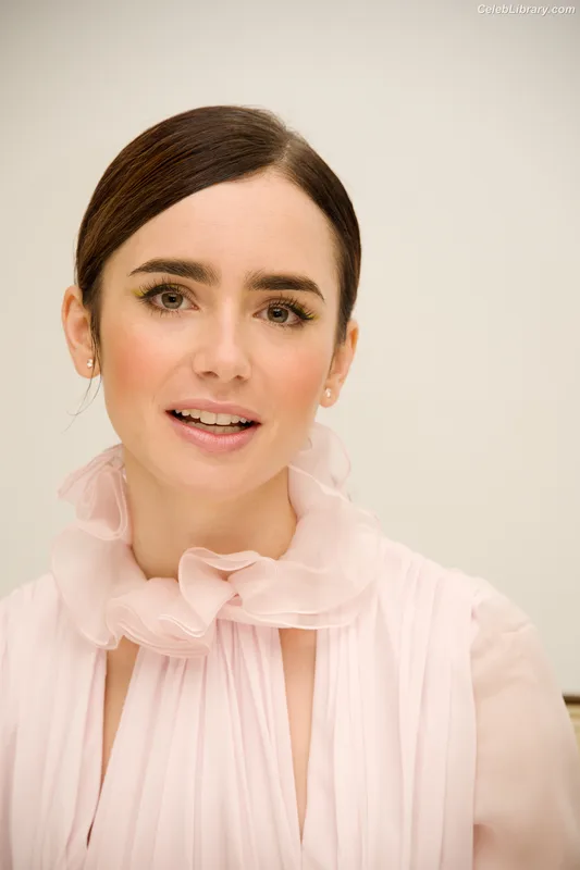 Lily Collins photo 17 of 838