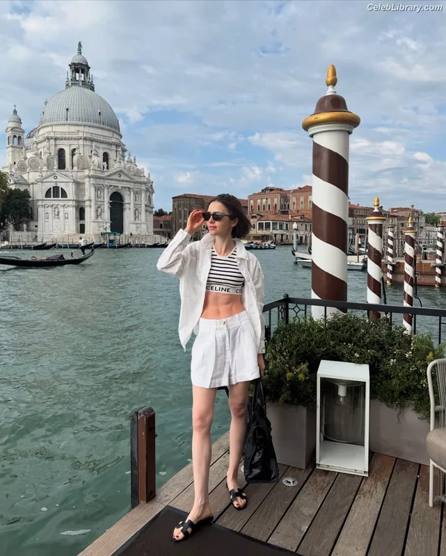 Lily Collins photo 21 of 838