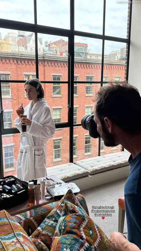 Lily Collins photo 5 of 838
