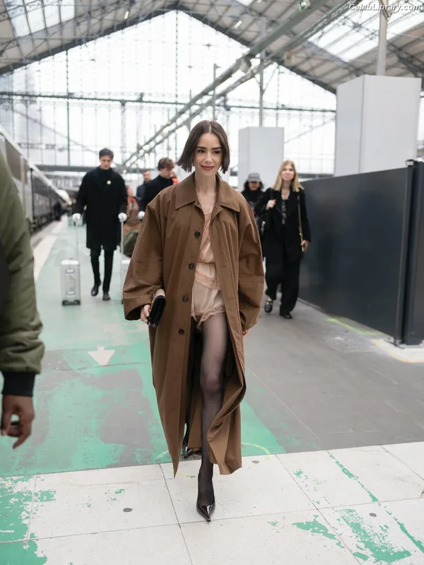 Lily Collins photo 15 of 838