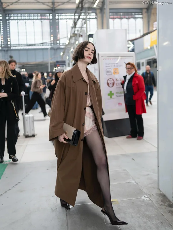 Lily Collins photo 17 of 838
