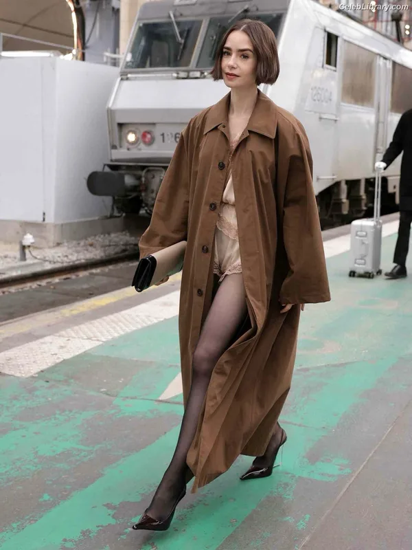 Lily Collins photo 18 of 838