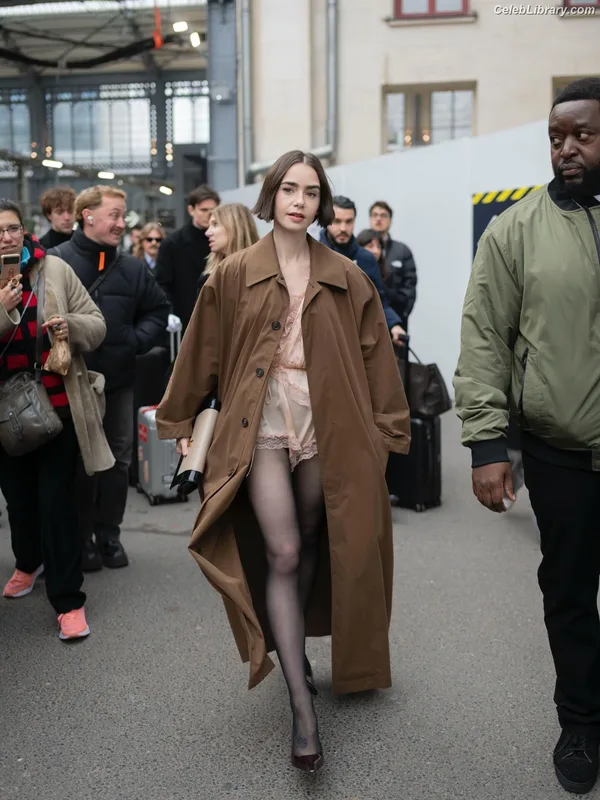 Lily Collins photo 19 of 838