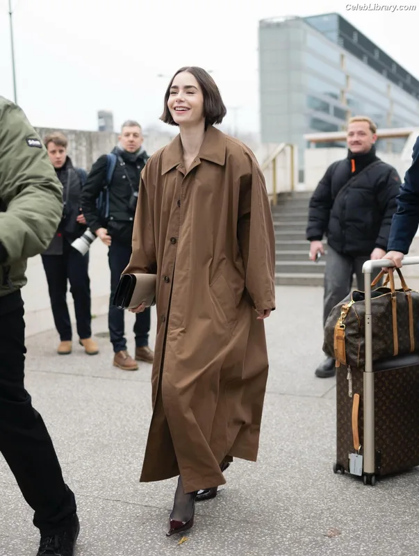 Lily Collins photo 22 of 838