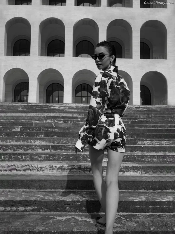 Lily Collins photo 11 of 838