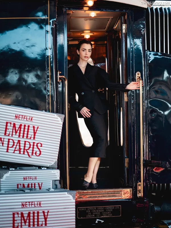 Lily Collins photo 6 of 838