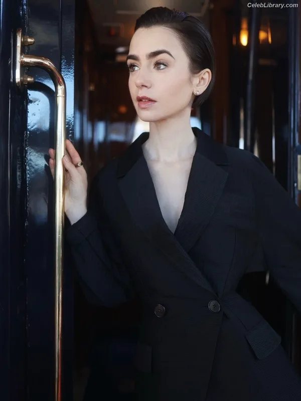 Lily Collins photo 7 of 838
