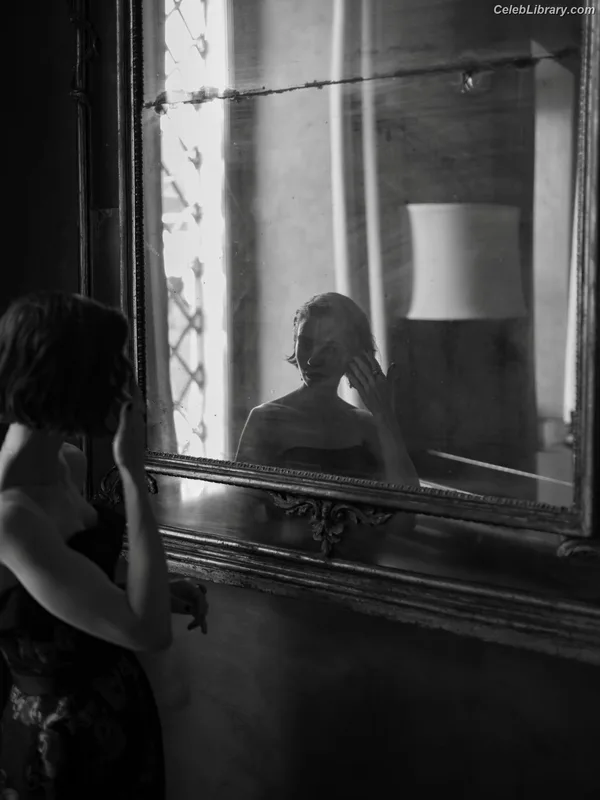 Lily Collins photo 1 of 838