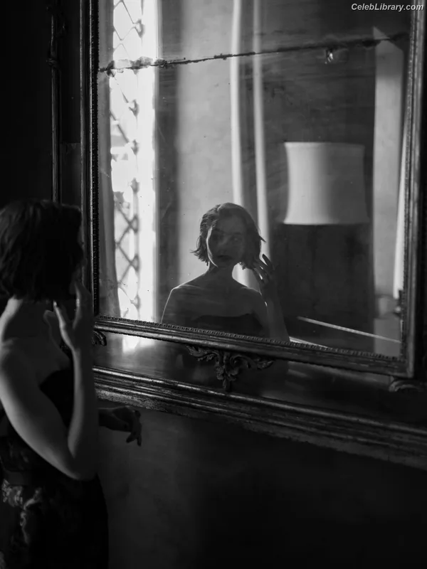 Lily Collins photo 2 of 838