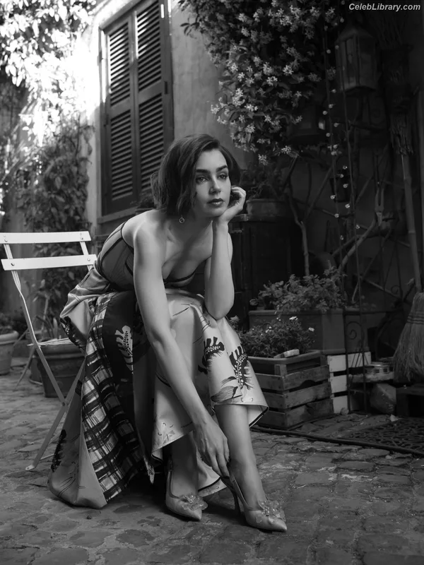 Lily Collins photo 5 of 838