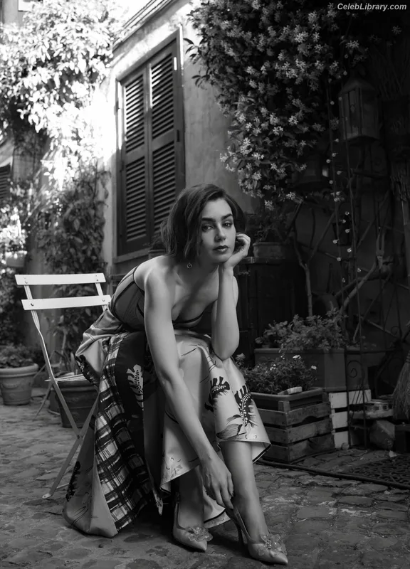 Lily Collins photo 6 of 838