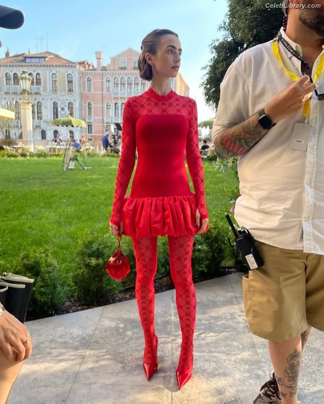 Lily Collins photo 13 of 838