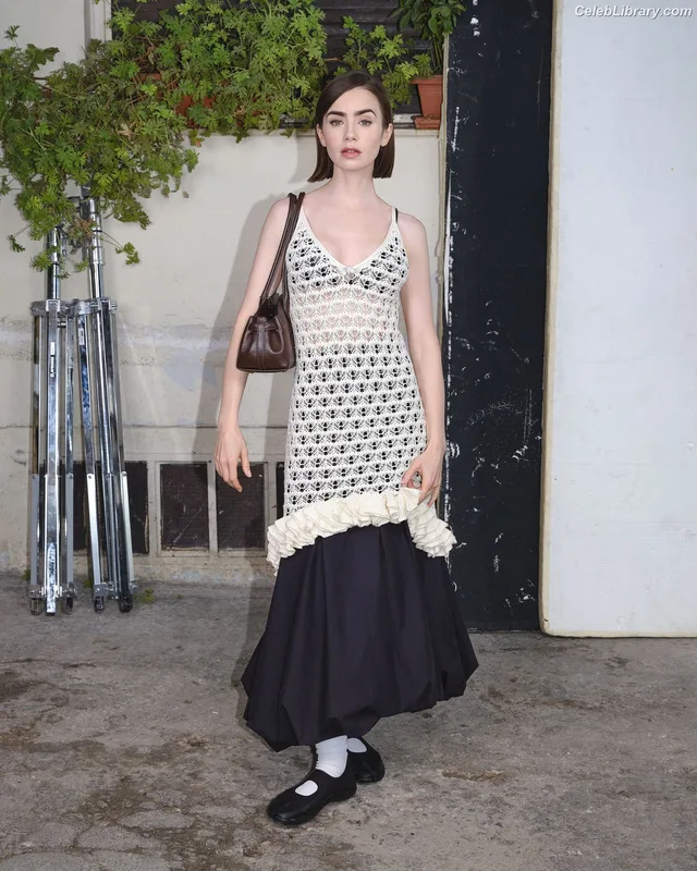 Lily Collins photo 3 of 838