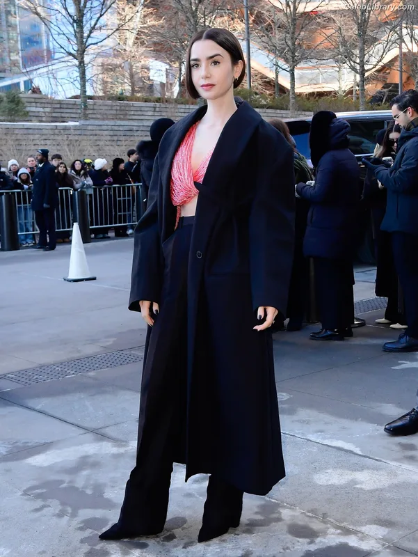 Lily Collins photo 11 of 838