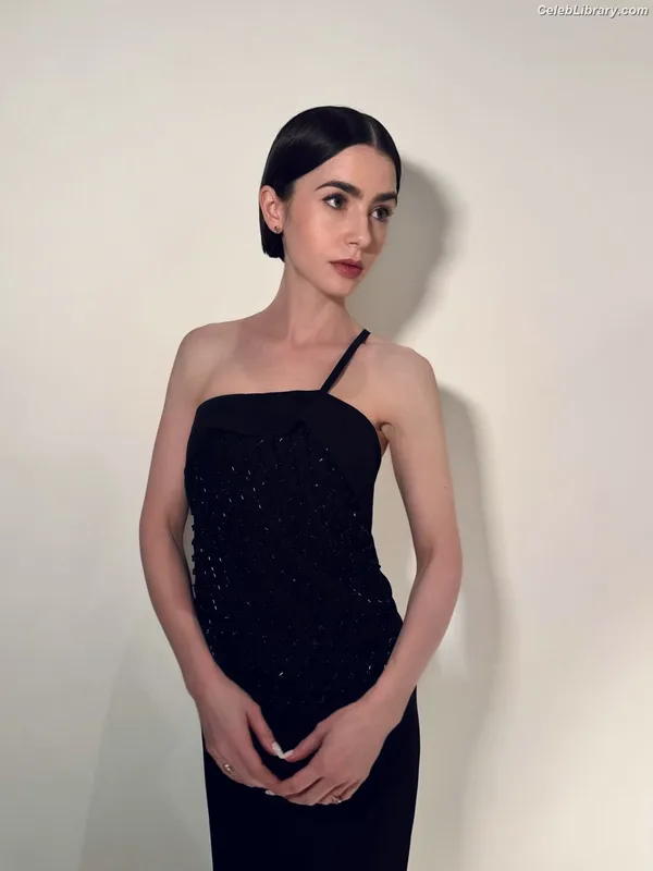 Lily Collins photo 13 of 838