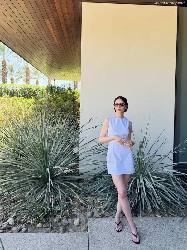 Lily Collins photo 20 of 838