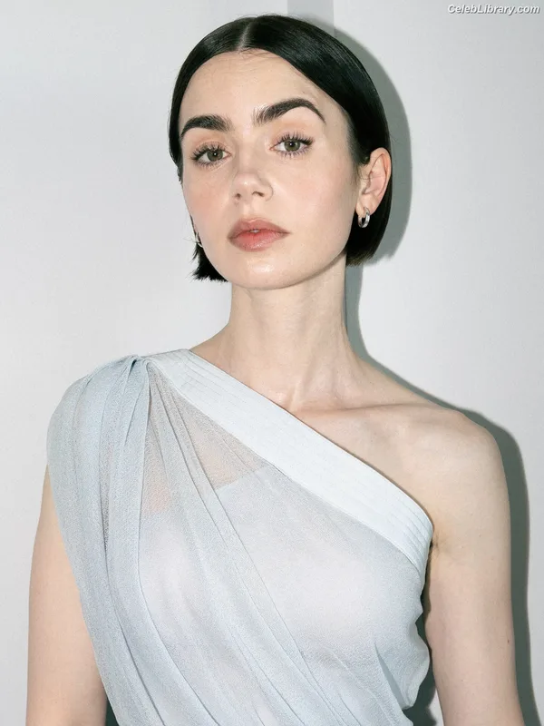Lily Collins photo 1 of 838