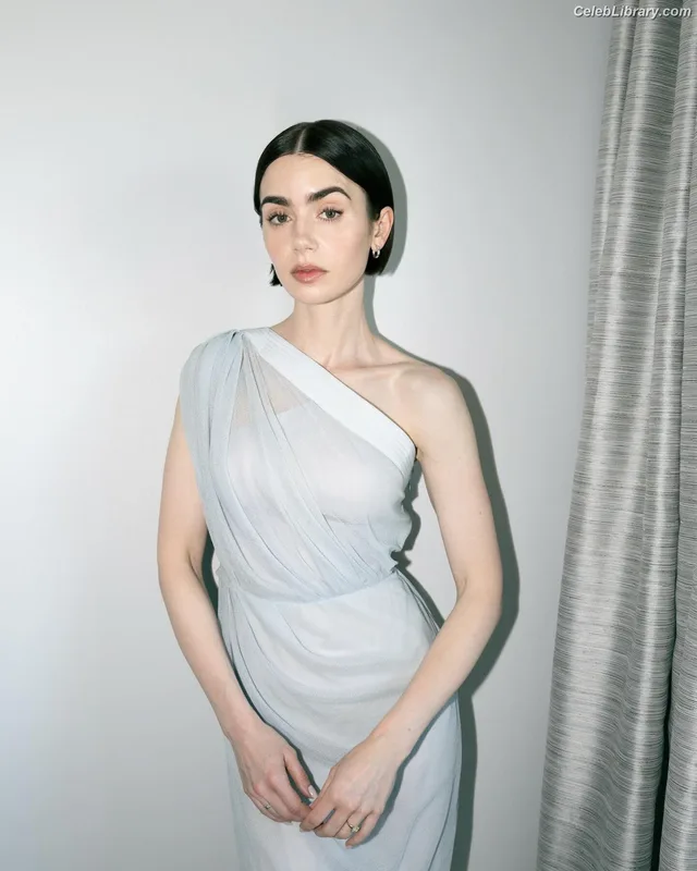 Lily Collins photo 2 of 838