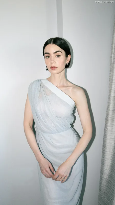 Lily Collins photo 3 of 838