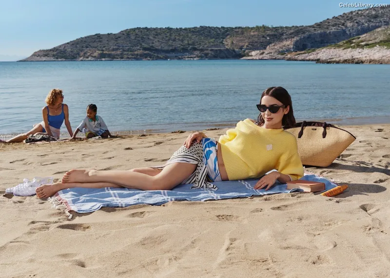 Lily Collins photo 6 of 838