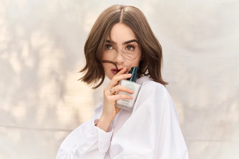 Lily Collins photo 14 of 838