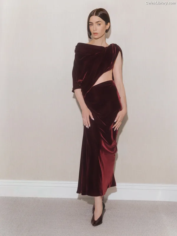 Lily Collins photo 16 of 838