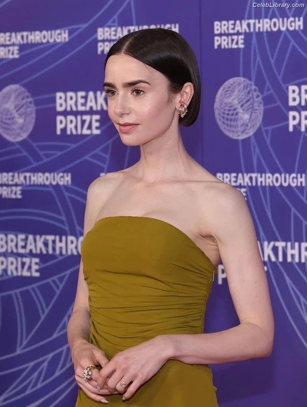 Lily Collins photo 15 of 838