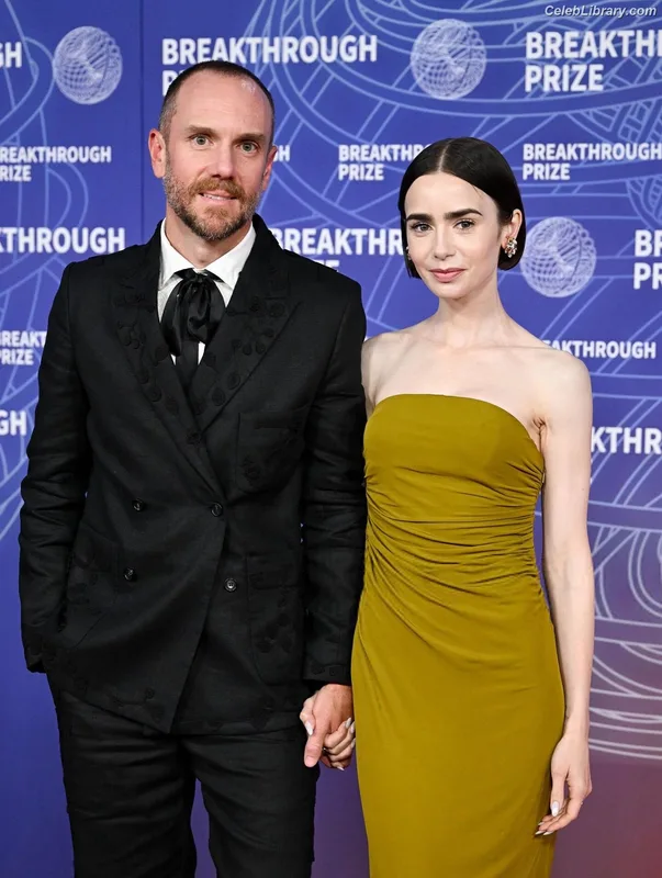 Lily Collins photo 18 of 838