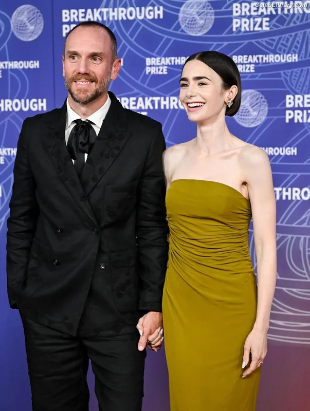 Lily Collins photo 20 of 838