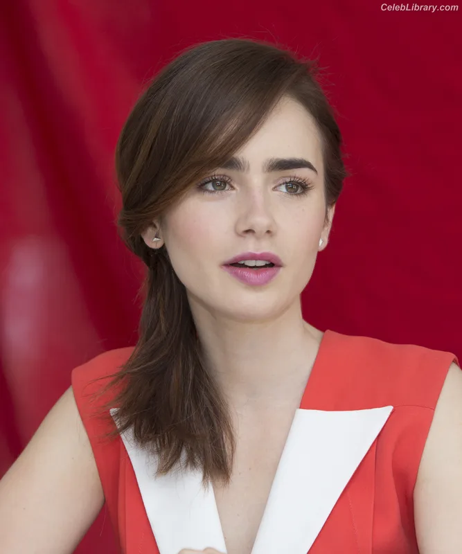 Lily Collins photo 21 of 838