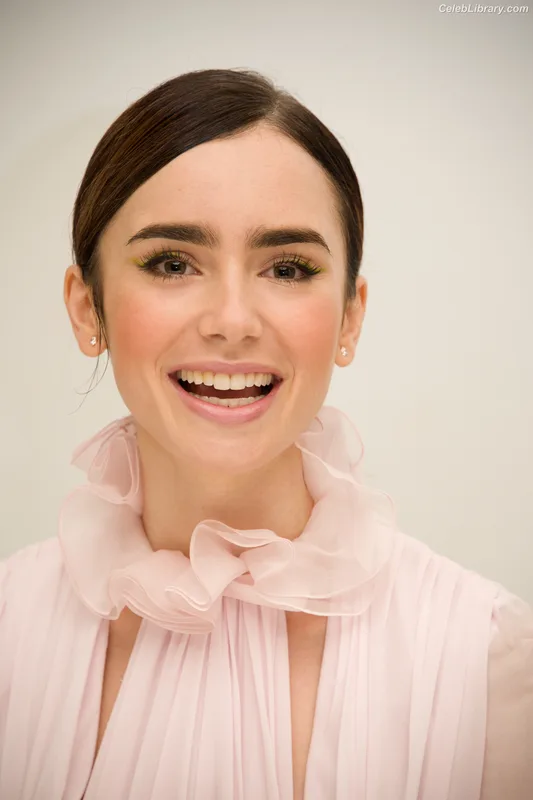Lily Collins photo 6 of 838