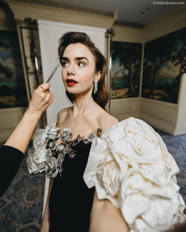 Lily Collins photo 17 of 838