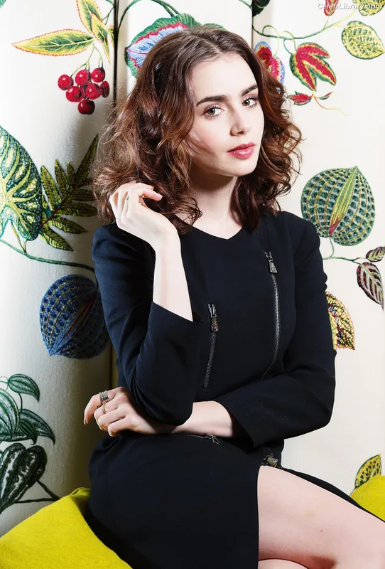 Lily Collins photo 3 of 838
