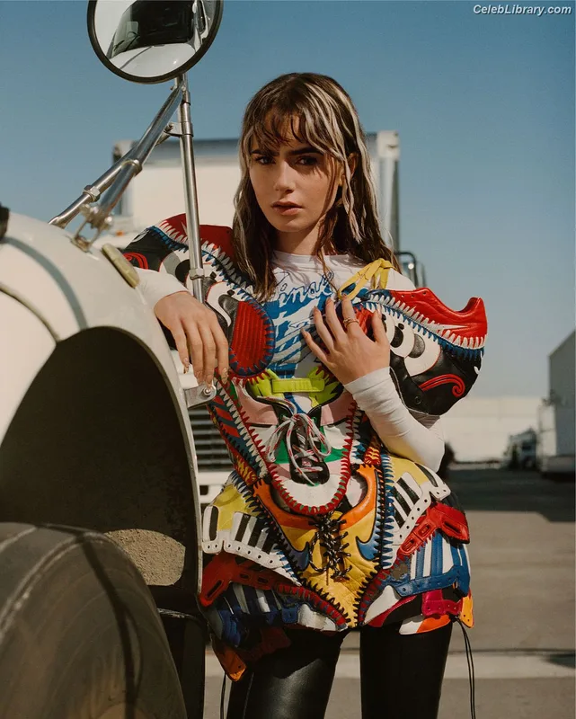 Lily Collins photo 13 of 838