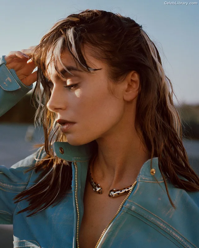 Lily Collins photo 17 of 838