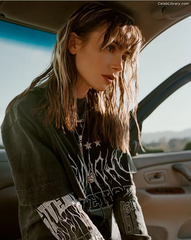 Lily Collins photo 24 of 838
