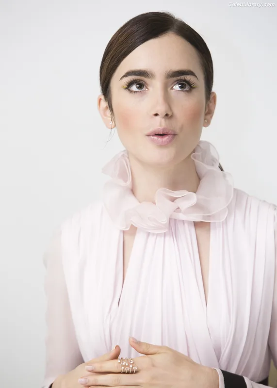 Lily Collins photo 15 of 838