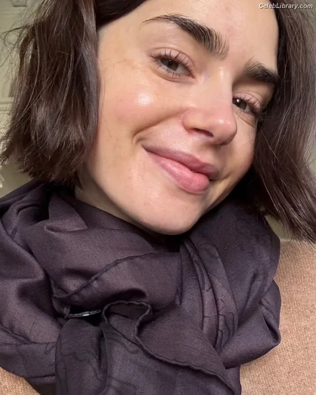 Lily Collins photo 6 of 838
