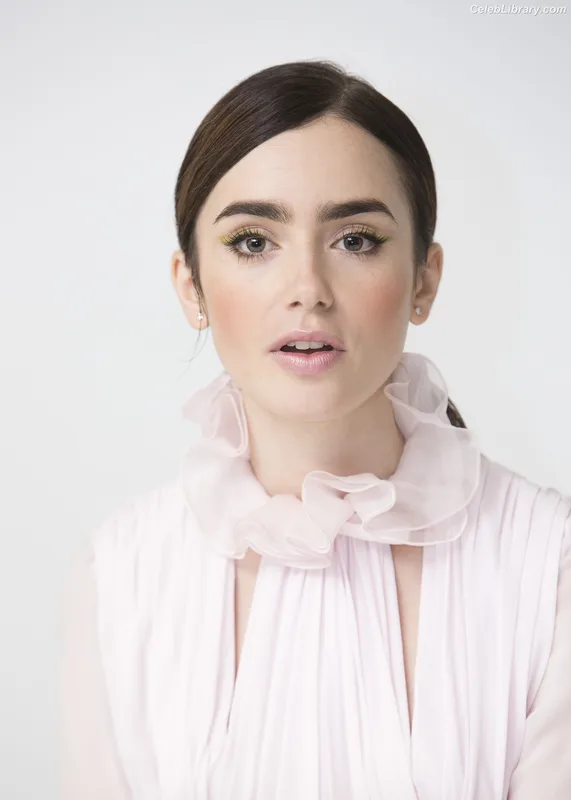 Lily Collins photo 11 of 838