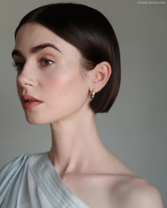 Lily Collins photo 4 of 838